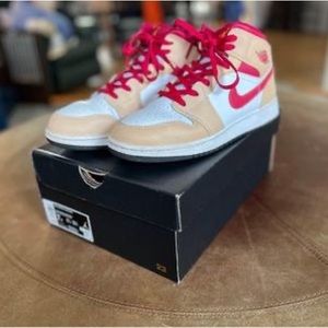 Air Jordan 1 Mid (GS) size 7